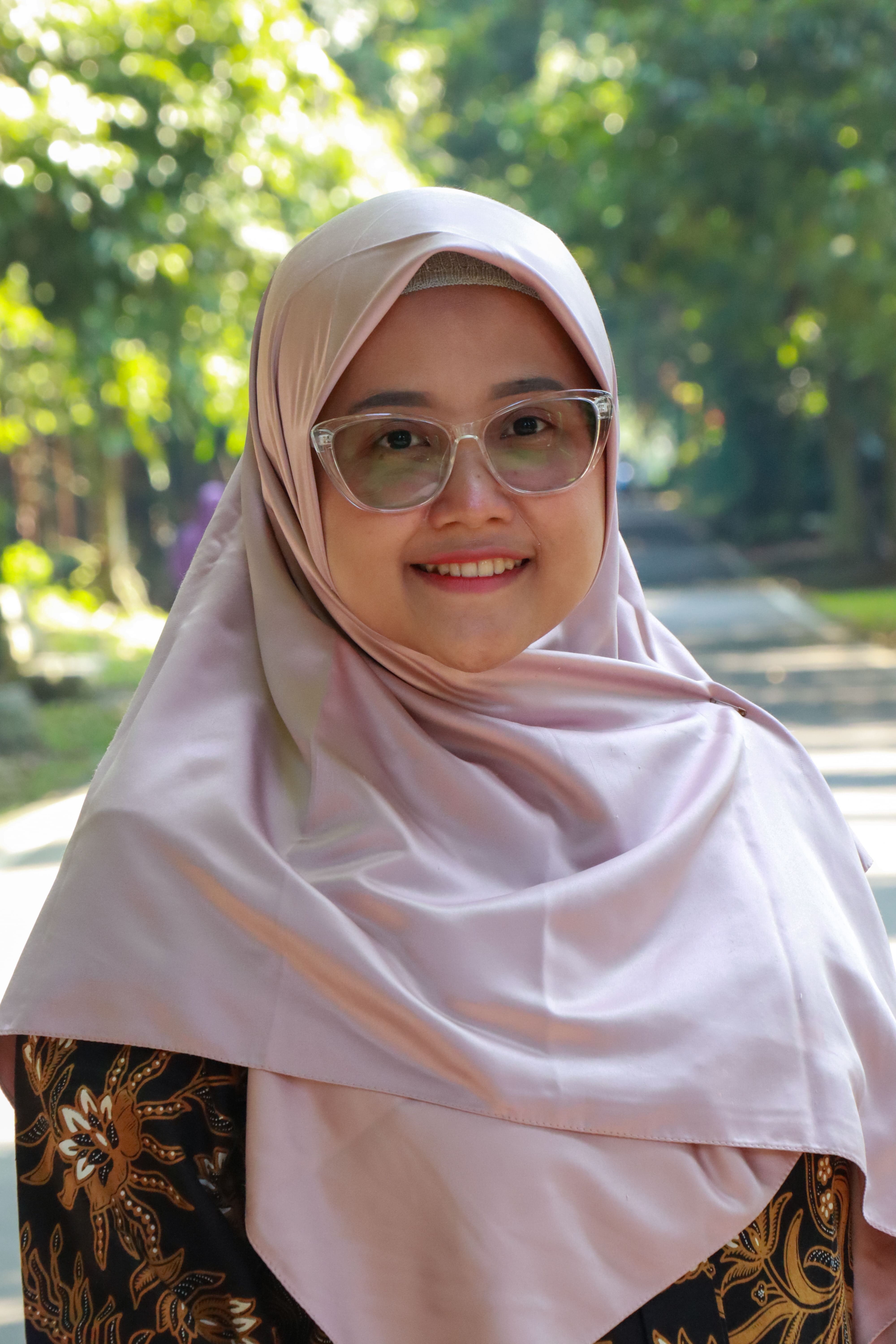 Asri Wulandari, M.Farm.