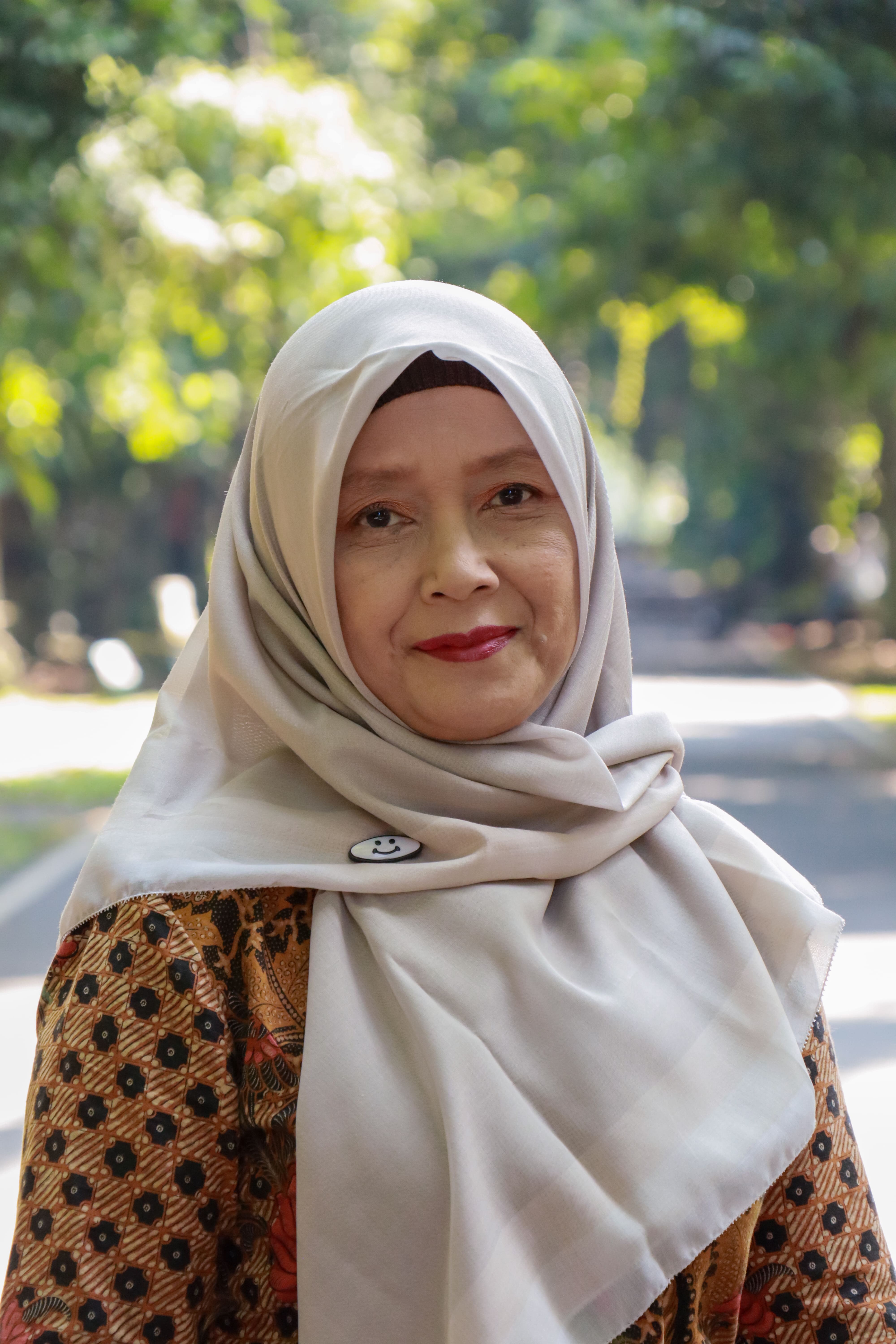 apt. Dra. Ella Noorlaela, M.Farm.